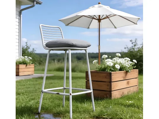 <strong>What Materials Are Bar Stools Made Of?</strong>